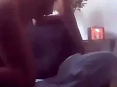 Sovány csaj szenvedélyesen baszik Igortal a kanapén