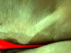 Siyah kadın dantelli iç çamaşırında oyuncaklarla kişisel zevk yaşıyor