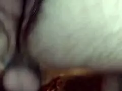 Вау, моя девка мощно сквиртит на загнутом хуе!