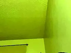 बॉस ने सेक्रेटरी को झुककर टांगें फैलाई चूत चाटते पकड़ा!