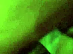 Hej, povedz mi, ako Thay Ksada šuká svoju kamarátku v moteli, zatiaľ čo jej cuckold manžel všetko sleduje a natáča