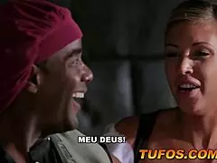 Fada madrinha stars in a strong parody of Cinderella's tale