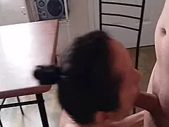 Stemor i seksi lingeri overrasker med uventet kuk-ønske