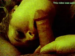 زوجة هاوية في جلسة كلوز أب بوي في