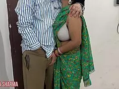 तो, सौतेली बहन ने उसे नंगा पकड़ा और जोर से पाउंड किया गया