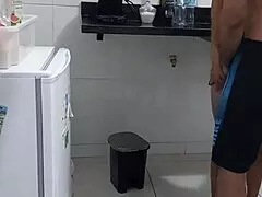 Minha Madrasta Fica De Roupas Provocantes Quando O Marido Dela Não Está Em Casa Dessa Vez Vou Foder Ela E A Amiga Vai Ficar Olhando