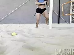meu professor de beach tenis n�o aguentou ver minha bunda grande e ficou de pau duro durante a aula