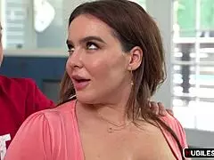 मिल्फ नैटाशा नाइस फीयरस ब्लोजॉब और काउगर्ल राइडिंग से डोमिनेट करती है