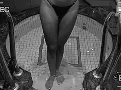 camara de vigilancia capta a esposa infiel en el jacuzzi del hotel con orgasmos