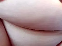 Депилата показва подстригана манда в зряла аматорка