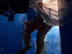 Madrastra culona masturba en la ducha