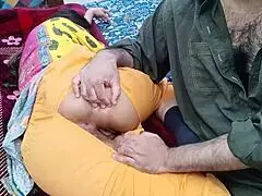 Stepdad Ke Na Hone Par Meri Desi Stepmom Ko Chod Raha Hoon