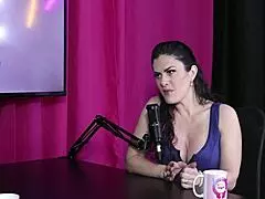 Ela começou como acompanhante em um momento de dificuldade e não se sentia digna em ter um relacionamento