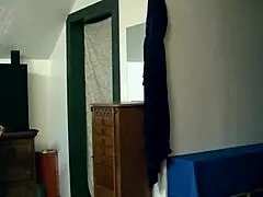 जिंजर बी पार्ट वन में हॉट मिल्फ चूसने सेशन के लिए रुकती है