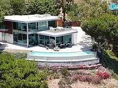 Caitlin Bell'in amı ıslak mı?