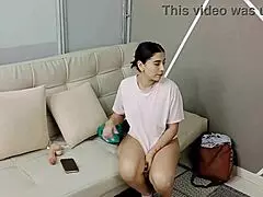 QUE RICA FOLLADA ME DIO MI PADRASTRO CUANDO ME ENCONTRO MASTURBANDOME CON MI DILDO – MEJORES MOMENTOS