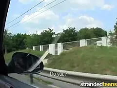 Залутана тийн 18+ Елизабет получава помощ в HD