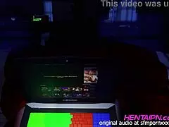 milf hentai 3D de cabelo curto, camisa verde, peitões, short e calcinha vermelha no quarto