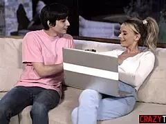 Vau, Pristine Edge, posluga sa velikim sisama, buši posinkov ogroman kurac!