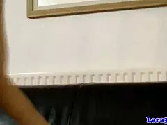 ब्रिटिश मिल्फ लिंगरी में स्ट्रैपऑन-फक्स बस्टि यूरो पेशेंट को हॉस्पिटल में