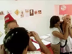 Diana Gold y Eva Mercedes en cuarteto follador con comida