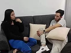 Joven Cachonda Se Ofrece a Chupar Verga y Poner Coño en Boca