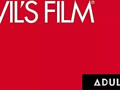 स्विंगर नैटाशा नाइस, बड़ी नैचुरल छातियों वाली, पड़ोसी माइक मानसिनी से कम आता है!