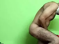 黒インド人妻がデカ毛尻をフェラチオ