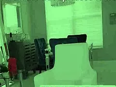 Stepmom offers freeuse nookie to rookie in bed