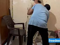 देवर देसि भाभी के साथ अनएवेयर ऐनल स्नीक करता है, रिस्की मूव। प्योर केओस!