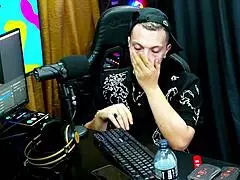 Victoria Camargo bent over the podcast table showing off. Her tiny waist looked unreal!