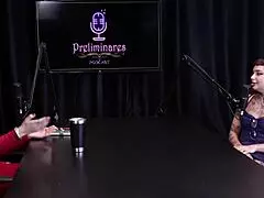 Annie Clementine dominira Bia Hot u providnoj crvenoj na podcastu