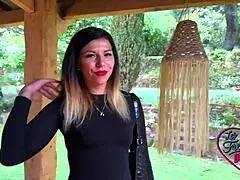 gwen's beautiful body in hot web chat