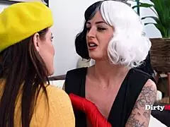 Juicy Curves of Aubree Valentine Tempt with Wet Pussy Licking Action