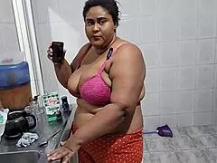 Madrasta Fudida Na Cozinha Pelo Seu Enteado E Leva Muita Gozada