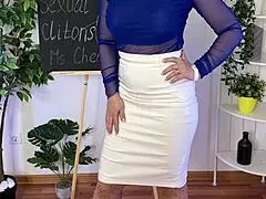 Hot Milf Shows You What a Clitoris Really Is