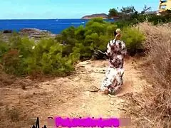 Cogida a leidy de león en bosque encantado. Wild outdoor ride with blowjob and cowgirl action.