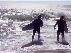 Slem brunette i høyhæler knullet hardt på senga