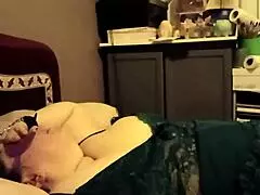 Esclave Titia enjoys jouissance et plaisir en esclavage