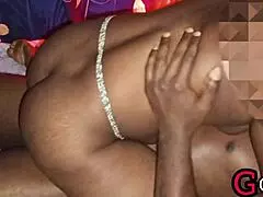 ⭐ BBC kaivaa hänen tiukkaa pilluaan niin syvään, että hän huutaa kovaa! 😍