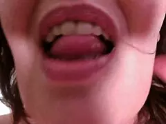 मैं बाहर अपनी चूचियाँ फ्लैश करती हूँ और उससे चोदवाती हूँ, मुझ पर कमशॉट, जेना लारोज स्टाइल