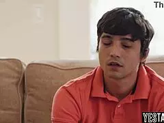 אני אמא חורגת חזה ענק מוצצת לבן חורג 18+ הורמונלי כדי לעודד אותו לעבודה