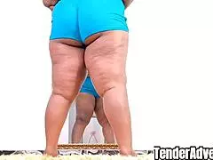 admiring ebony body leads to fuck 😏