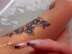 hot housewife masturbates in jacuzzi, cumshot so loud! 😍💦