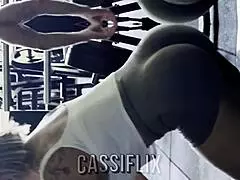 जिम में लड़के घूरते हैं तो मैं गीली हो जाती हूं, इतनी हॉर्नी