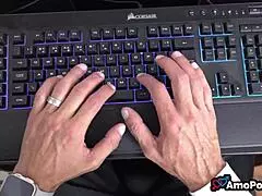 ¡Joder, me encanta ver a mi esposa con un tío de polla enorme!