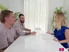 עקרת בית מזויפת מילי מורגן מפתה בעל ובן חורג במציאות