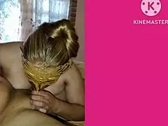 이 탐욕 밀프가 자지 게걸스럽게 빨아먹어!