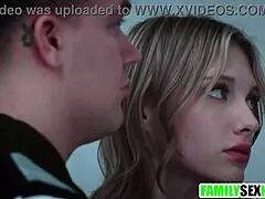 स्टेपमॉम स्टेपसन और स्टेपडॉटर को हॉट एफएफएम थ्रीसम लेसन में गाइड करती है वाइल्ड फैमिली अफेयर