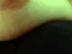 플래싱 하면서 젖꼭지 빨아달라고